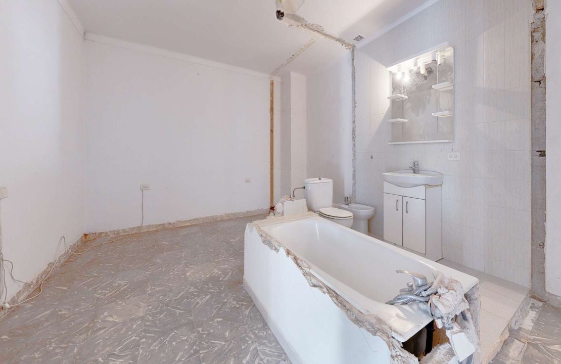 Townhouse in Pollenca Mallorca with large patio and renovation project